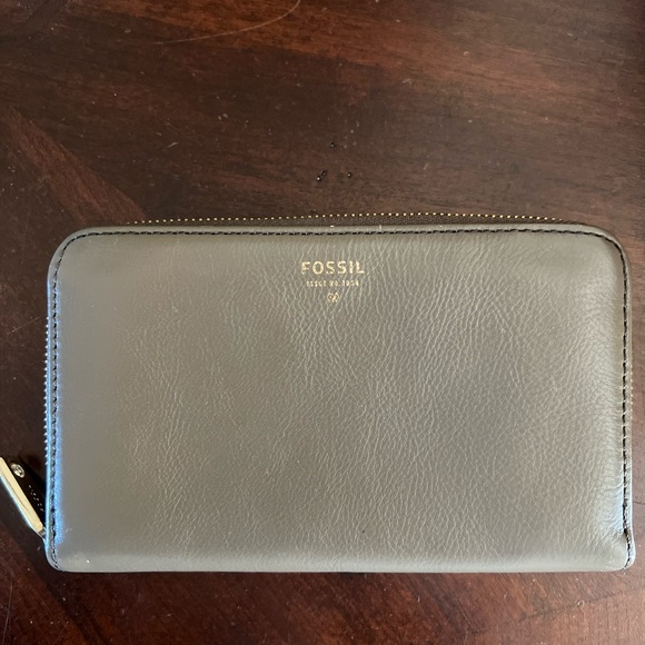 Fossil Gray Leather Wallet - Picture 1 of 5